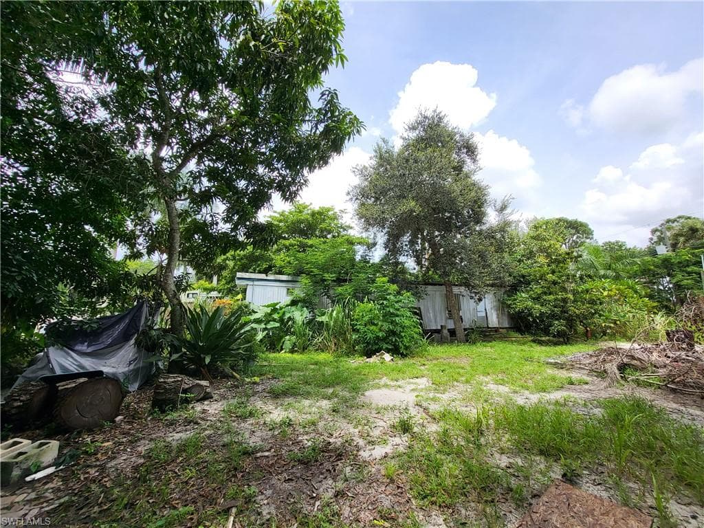 2641 Holly Ave, Naples, FL 34112-4