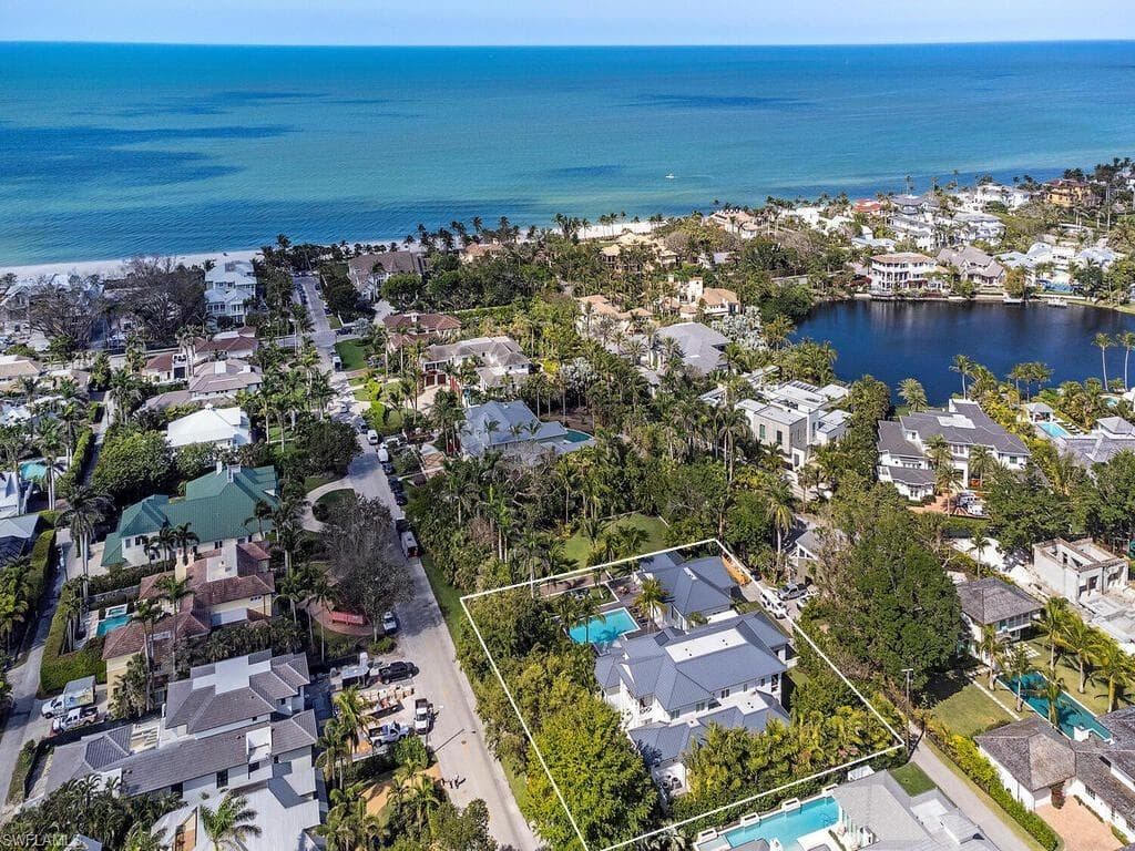 225 4th Ave N, Naples, FL 34102-4