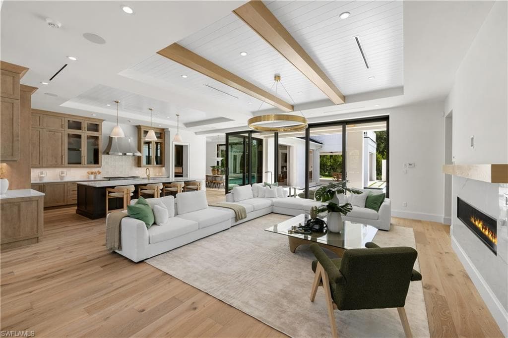 1405 Mandarin Rd, Naples, FL 34102-4