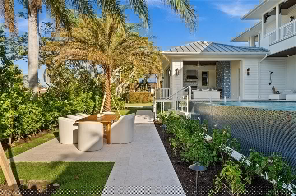 506 Neapolitan Ln, Naples, FL 34103-6