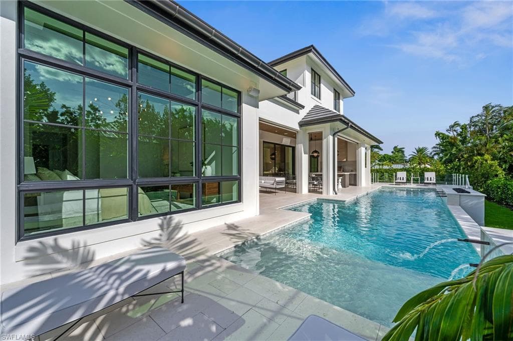508 Neapolitan Ln, Naples, FL 34103-2