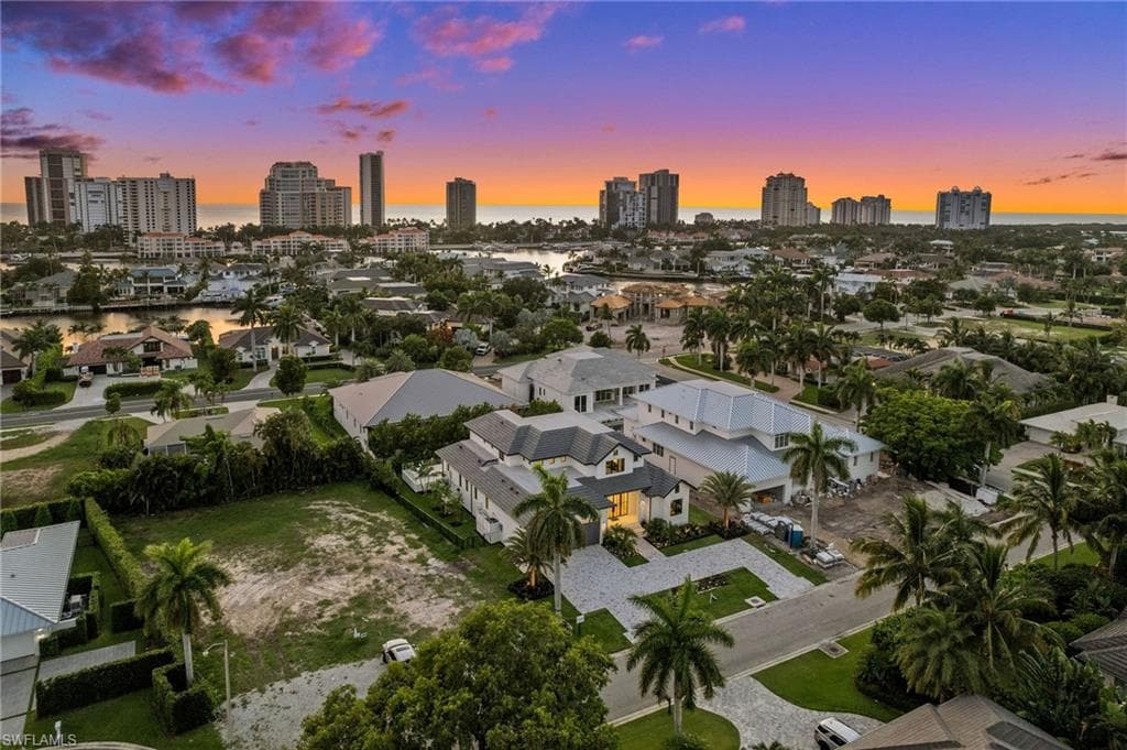 508 Neapolitan Ln, Naples, FL 34103-4