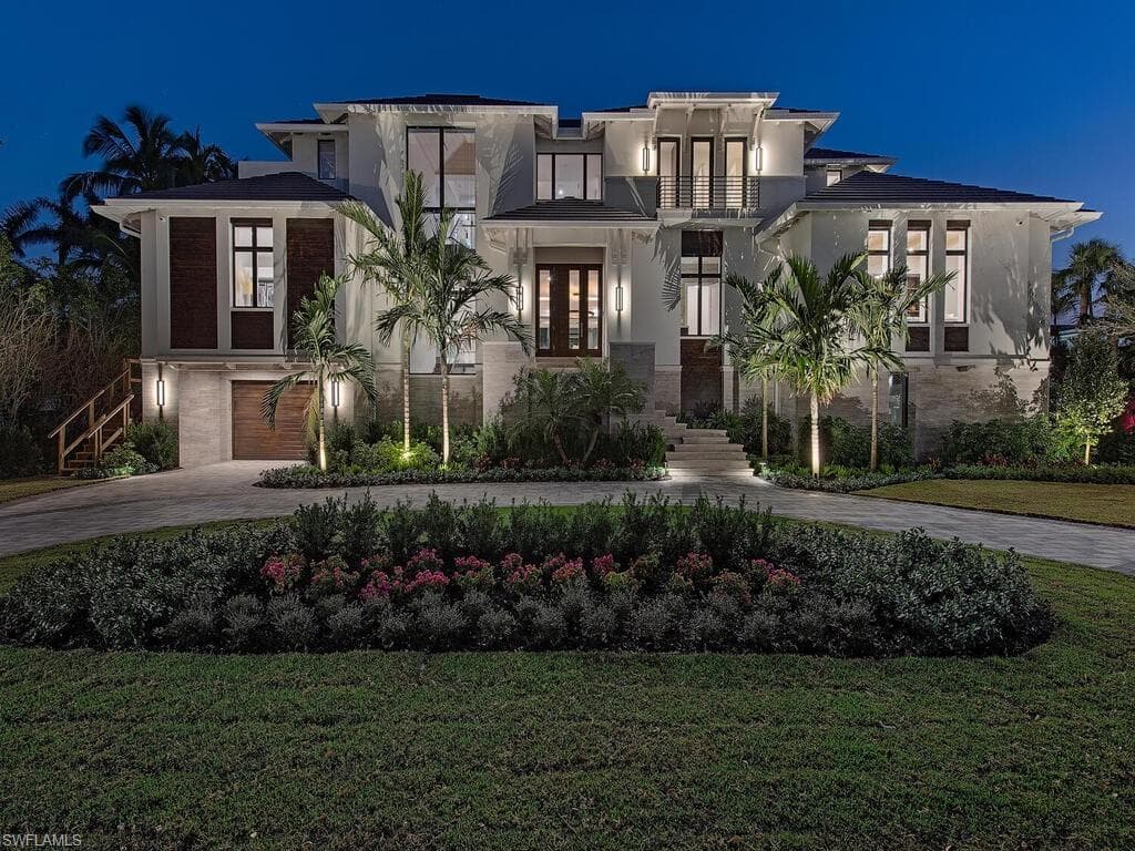 2060 Gordon Dr, Naples, FL 34102-4