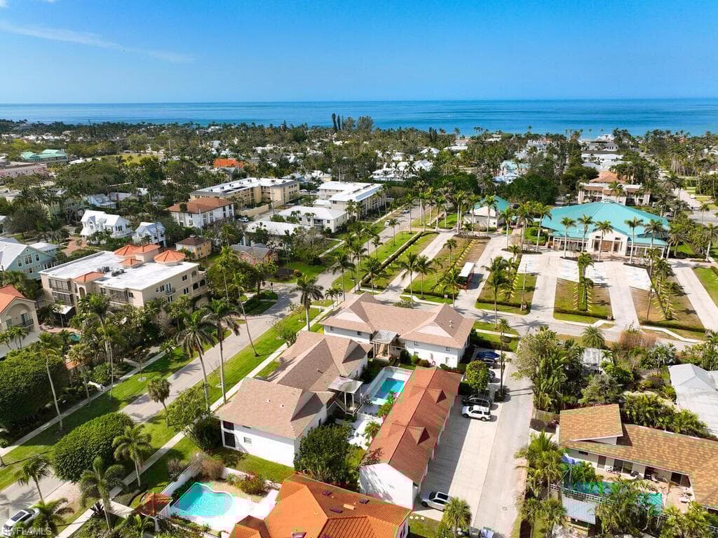 415 10th Ave S 7, Naples, FL 34102-18
