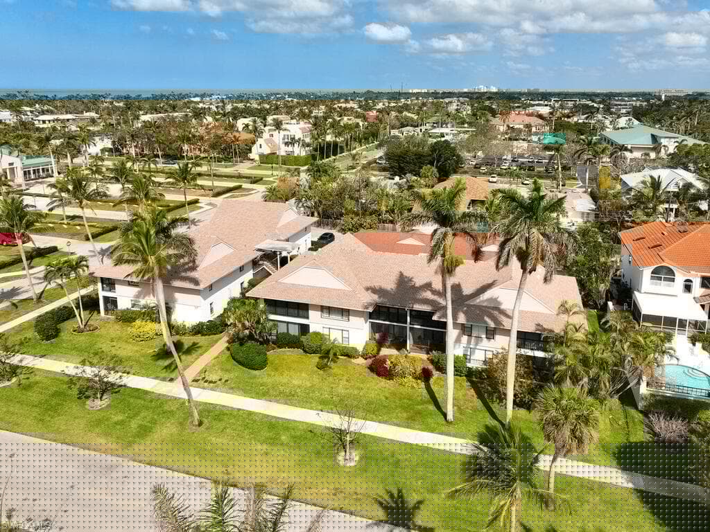 415 10th Ave S 7, Naples, FL 34102-1