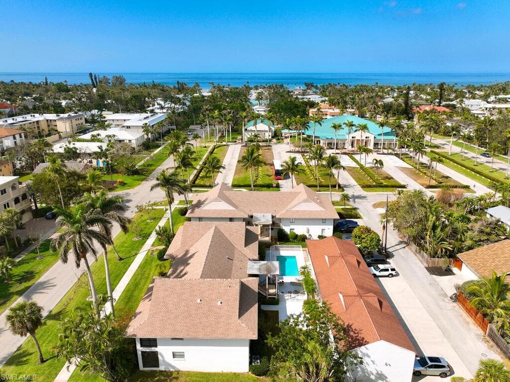 415 10th Ave S 7, Naples, FL 34102-19