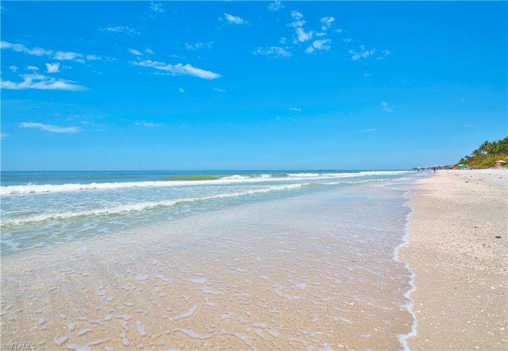 415 10th Ave S 7, Naples, FL 34102-20