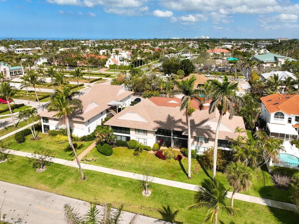 415 10th Ave S 7, Naples, FL 34102-2