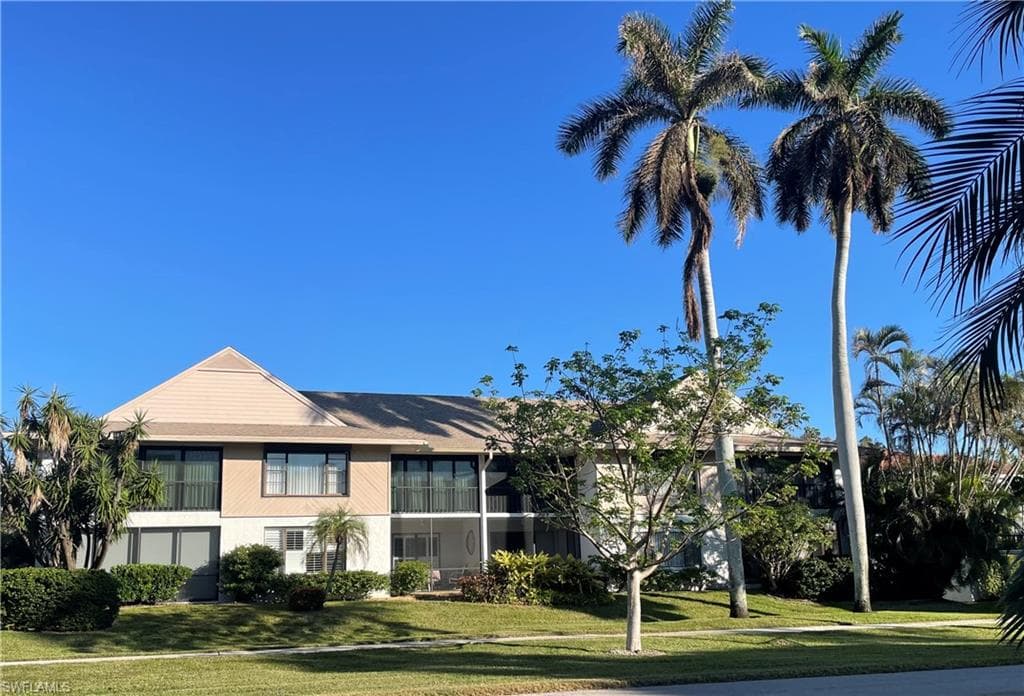 415 10th Ave S 7, Naples, FL 34102-3
