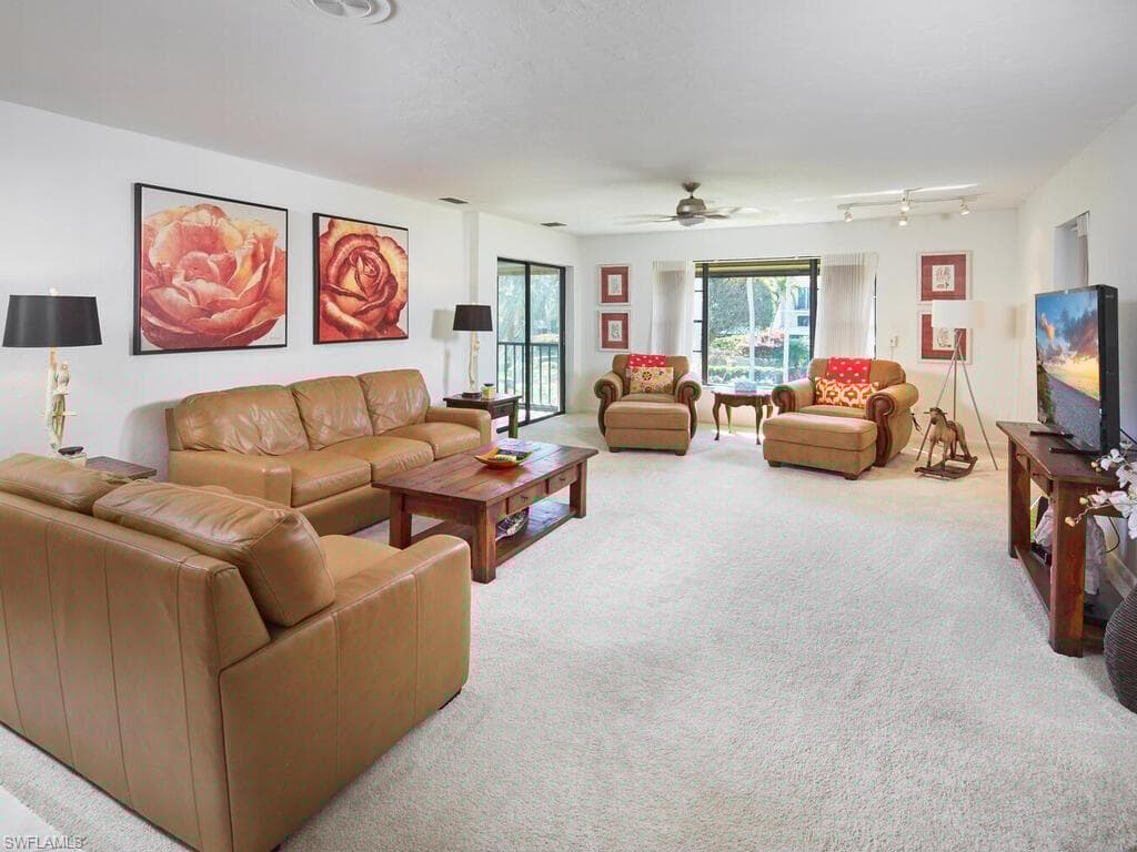 415 10th Ave S 7, Naples, FL 34102-8