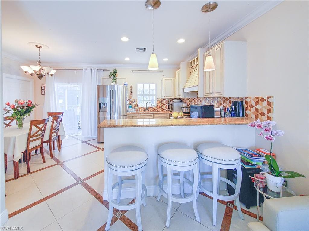 834 105th Ave N, Naples, FL 34108-9