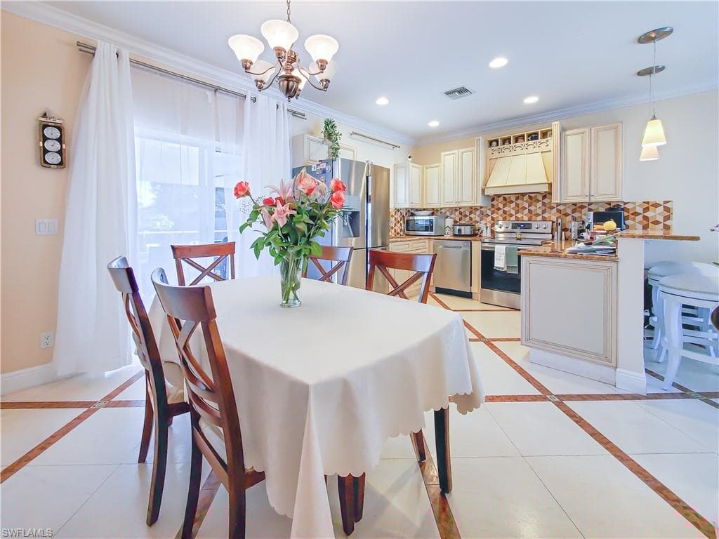 834 105th Ave N, Naples, FL 34108-13
