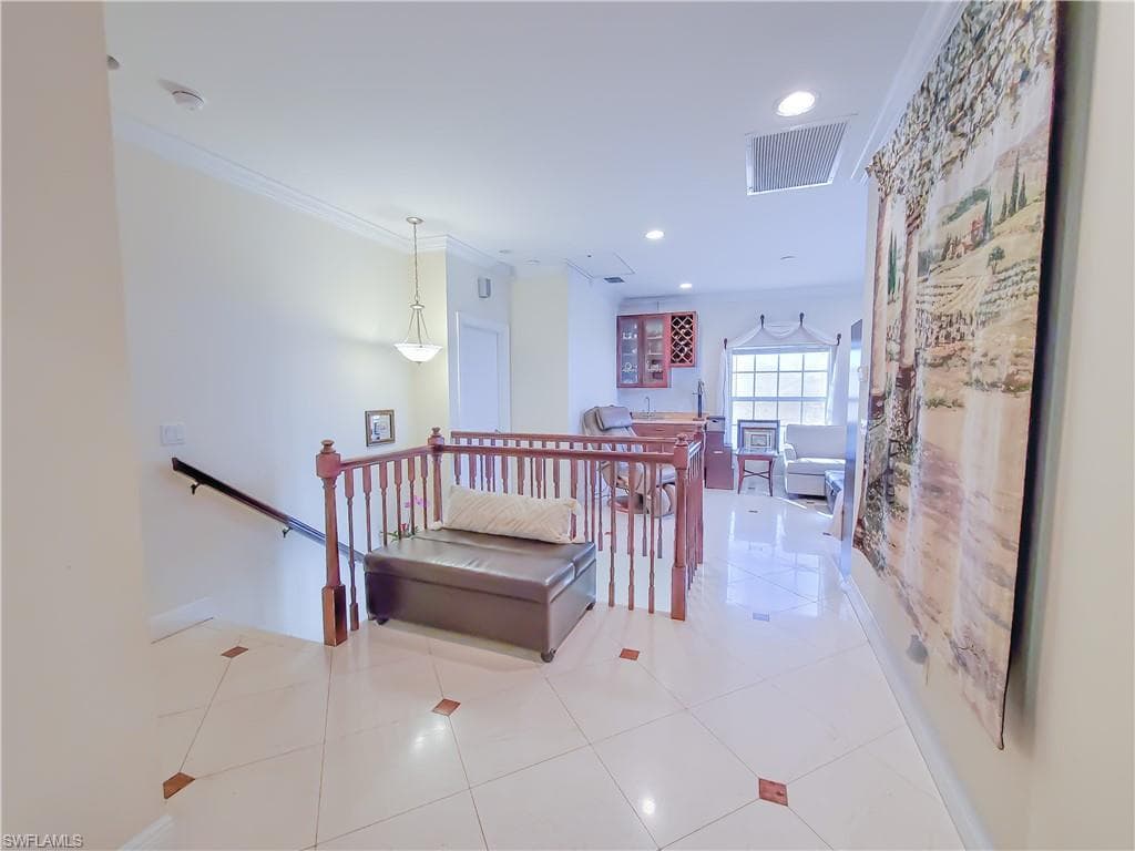 834 105th Ave N, Naples, FL 34108-17