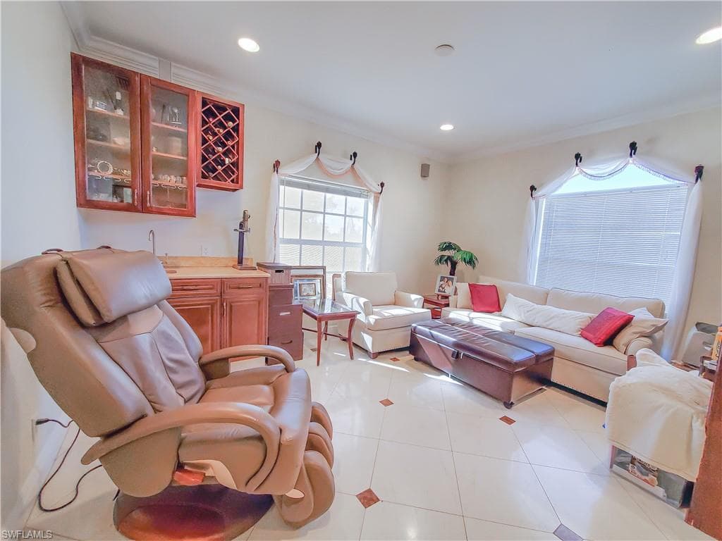 834 105th Ave N, Naples, FL 34108-18