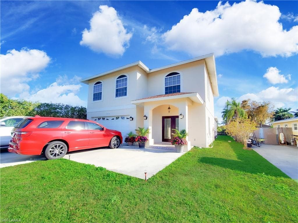 834 105th Ave N, Naples, FL 34108-1