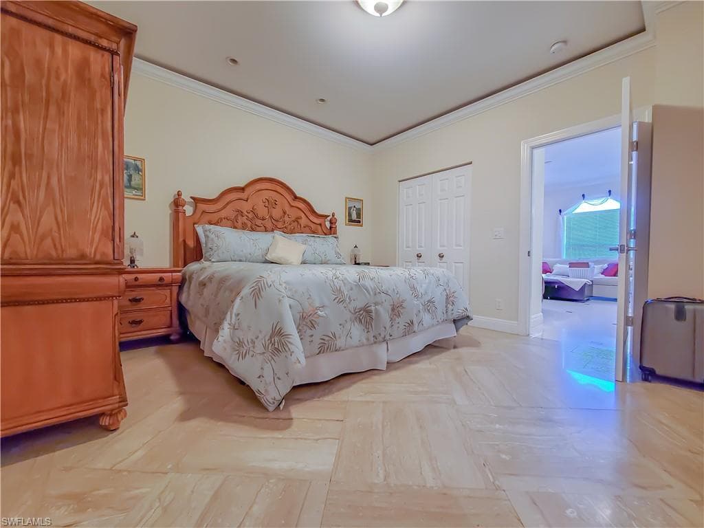 834 105th Ave N, Naples, FL 34108-21