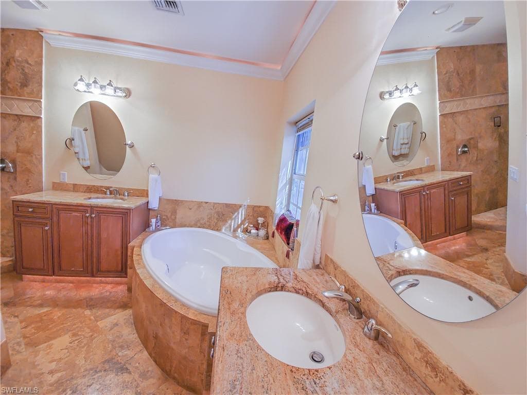 834 105th Ave N, Naples, FL 34108-22
