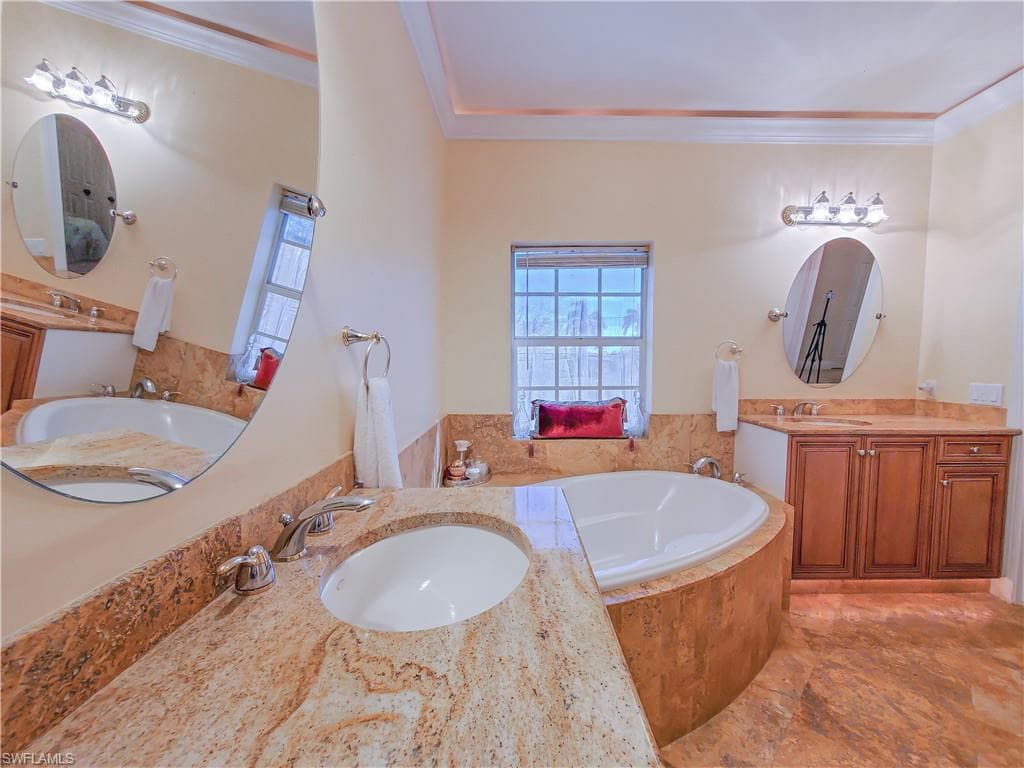 834 105th Ave N, Naples, FL 34108-24