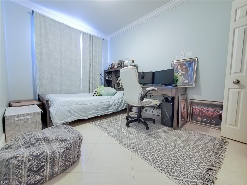 834 105th Ave N, Naples, FL 34108-25