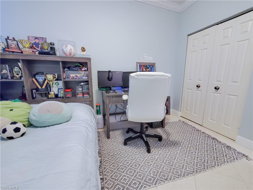 834 105th Ave N, Naples, FL 34108-26