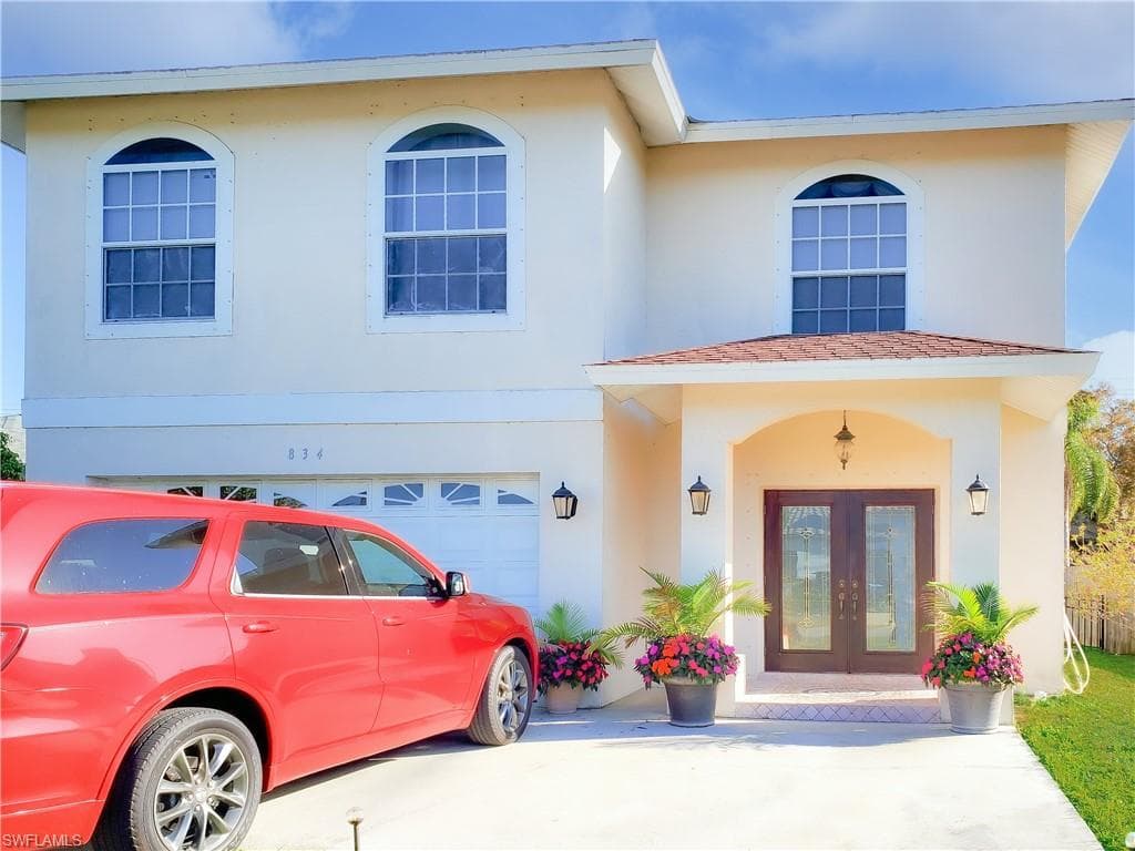 834 105th Ave N, Naples, FL 34108-3