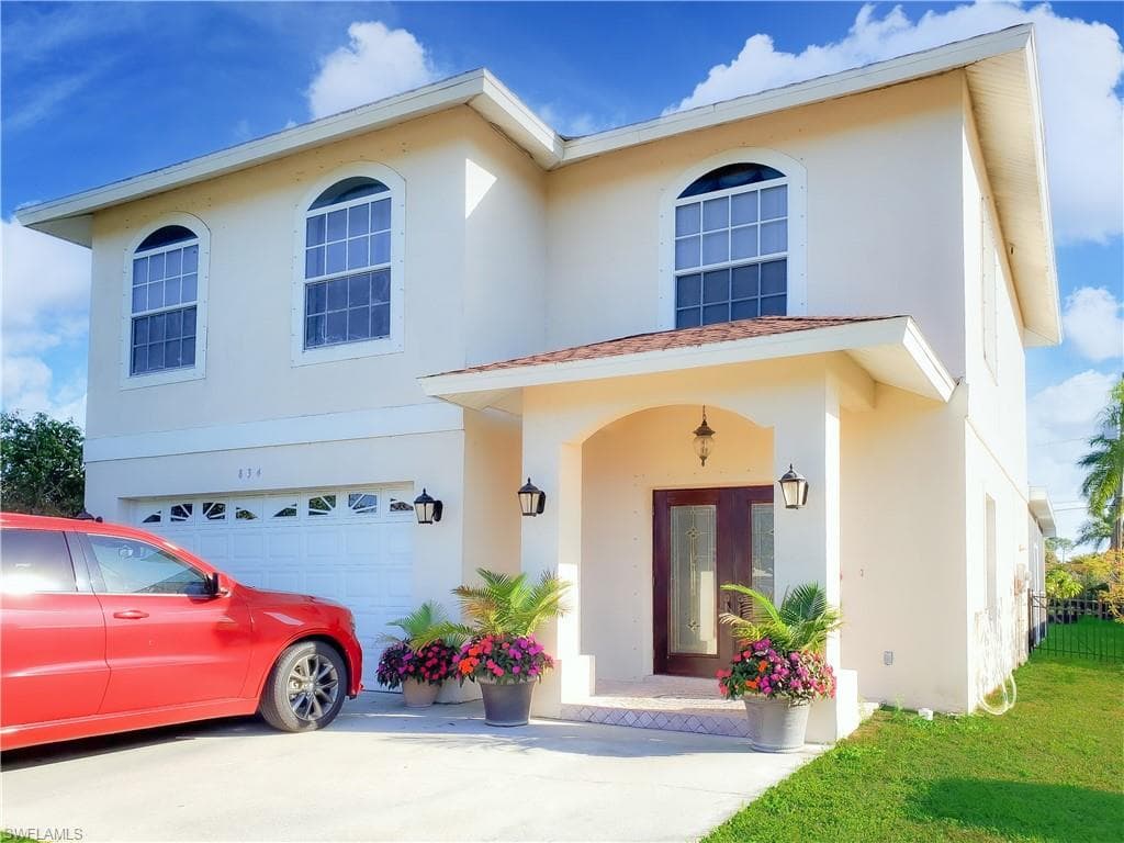 834 105th Ave N, Naples, FL 34108-4