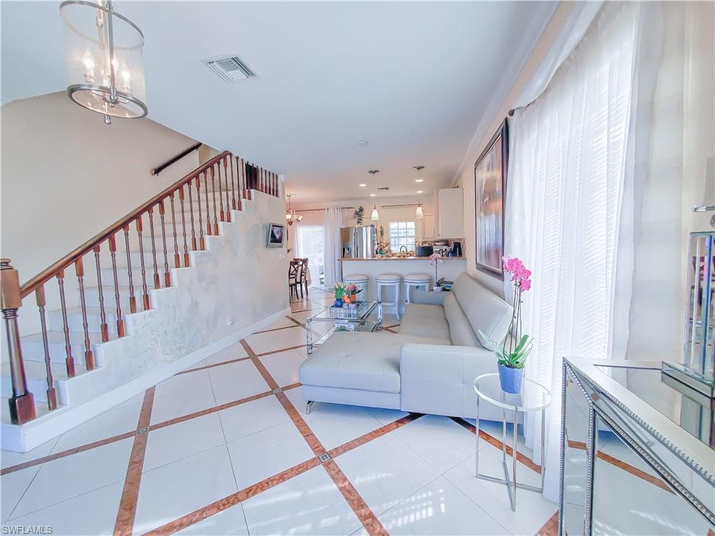 834 105th Ave N, Naples, FL 34108-6