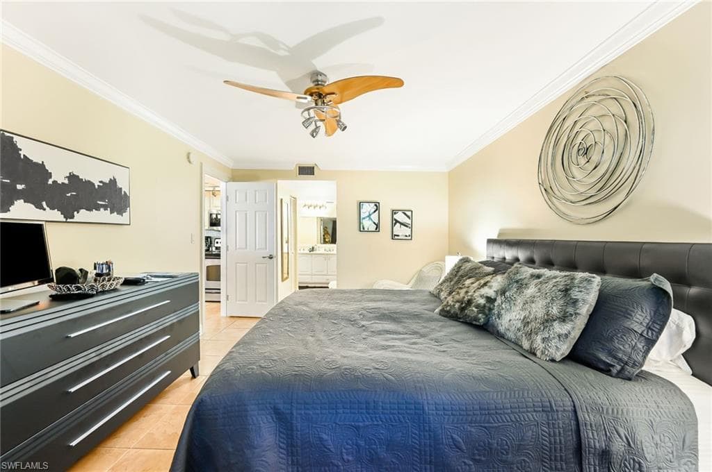 200 Palm Dr 43-7, Naples, FL 34112-9