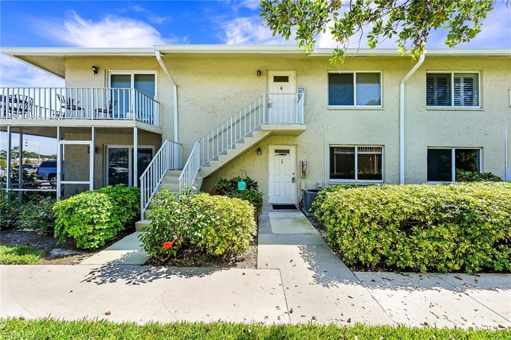 200 Palm Dr 43-7, Naples, FL 34112-16