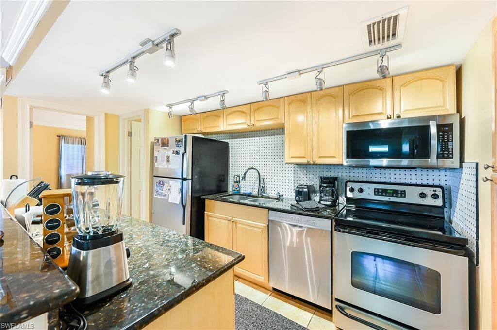 200 Palm Dr 43-7, Naples, FL 34112-3