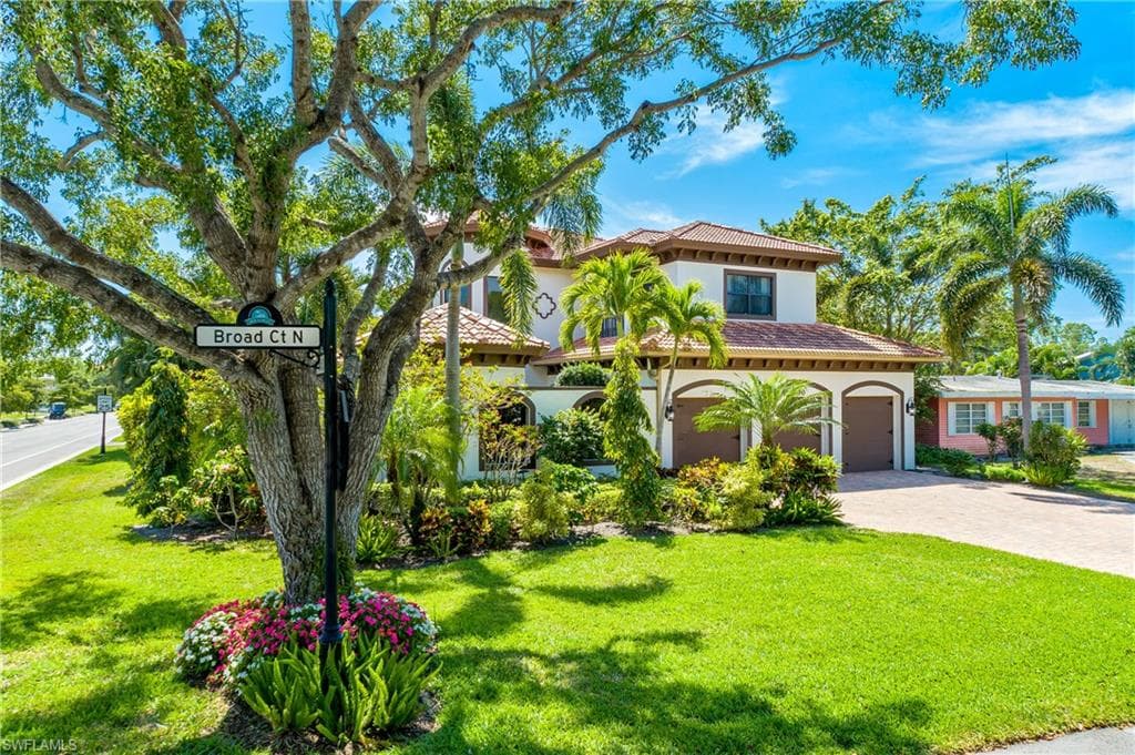 790 Broad Ct N, Naples, FL 34102-3