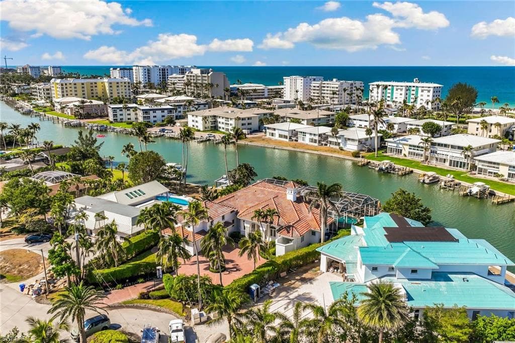 216 Spring Line Dr, Naples, FL 34102-5053-4