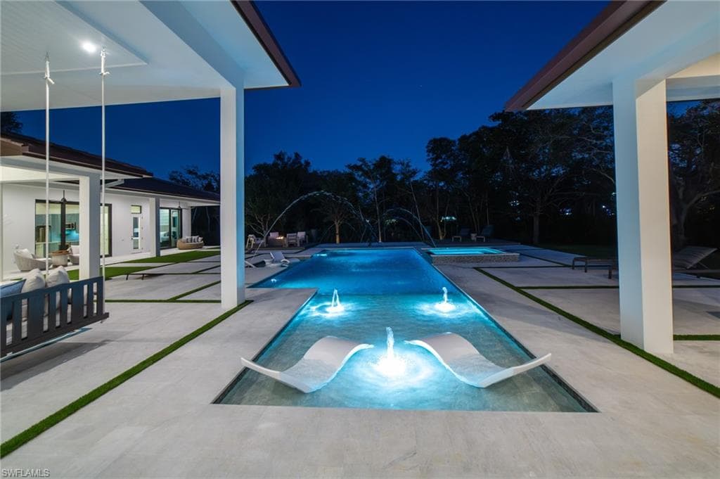 18 Caribbean Rd, Naples, FL 34108-10