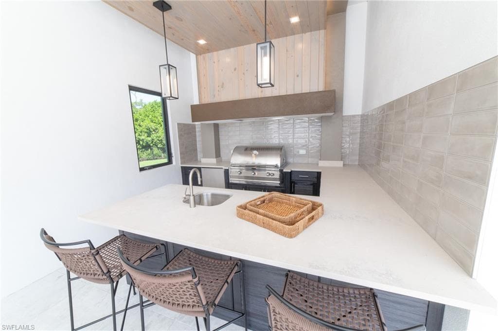 18 Caribbean Rd, Naples, FL 34108-15