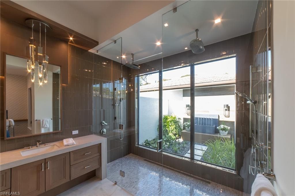 18 Caribbean Rd, Naples, FL 34108-28