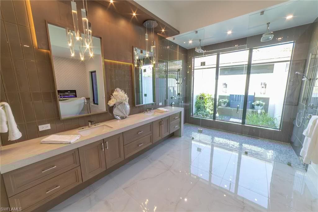 18 Caribbean Rd, Naples, FL 34108-29