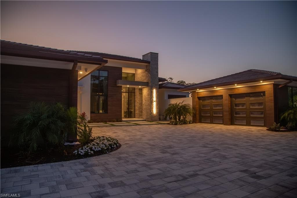 18 Caribbean Rd, Naples, FL 34108-3