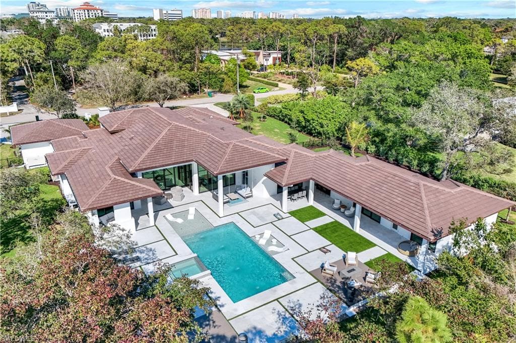 18 Caribbean Rd, Naples, FL 34108-44