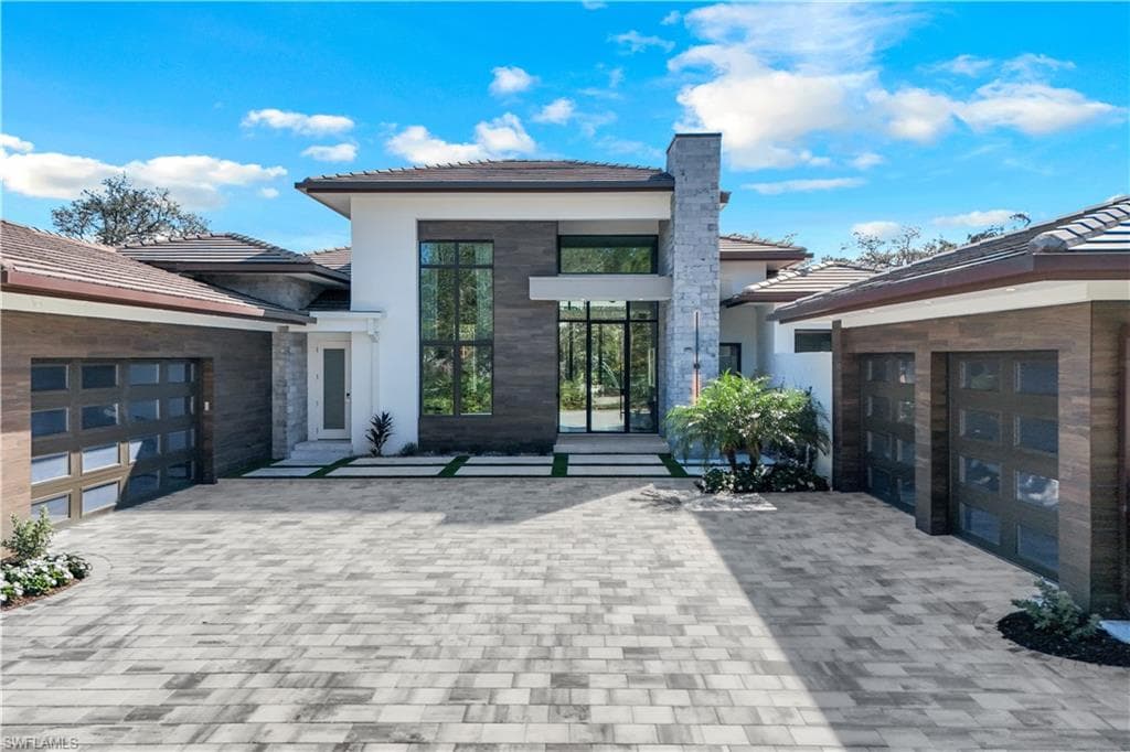 18 Caribbean Rd, Naples, FL 34108-5