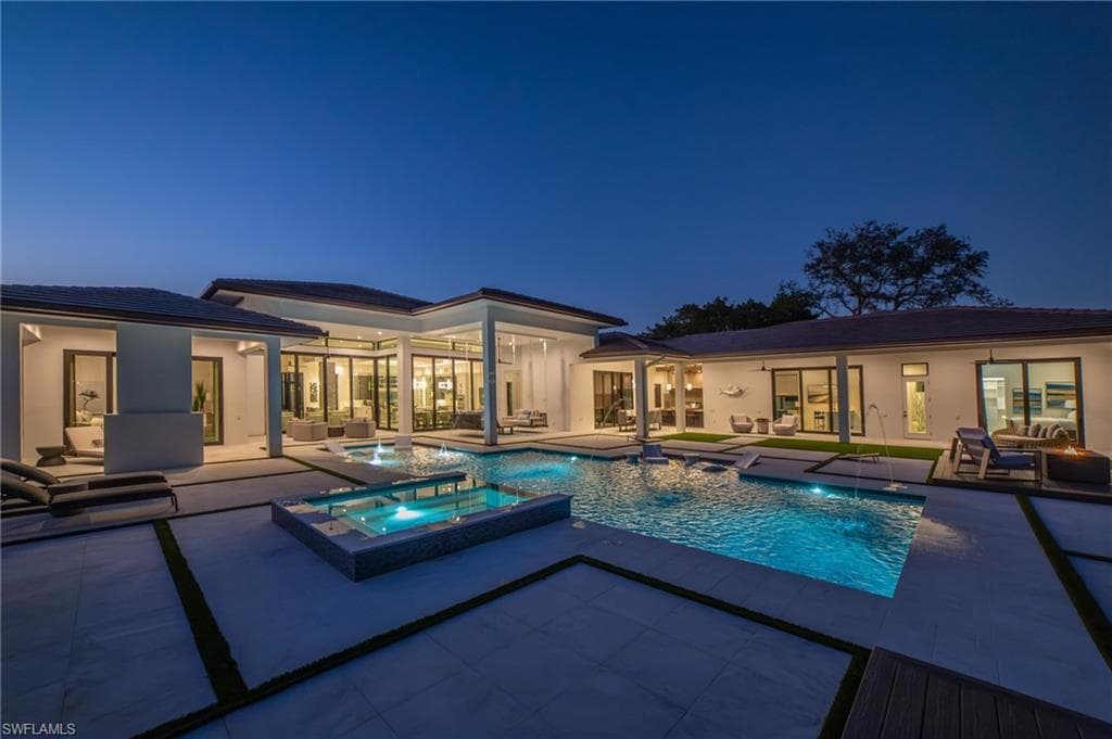 18 Caribbean Rd, Naples, FL 34108-8