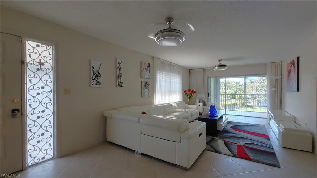 3300 Binnacle Dr 206, Naples, FL 34103-6