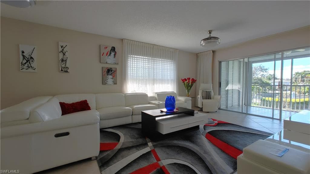 3300 Binnacle Dr 206, Naples, FL 34103-8