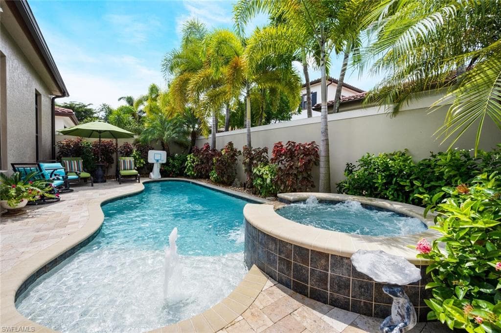 7996 Cordoba Pl, Naples, FL 34113-3