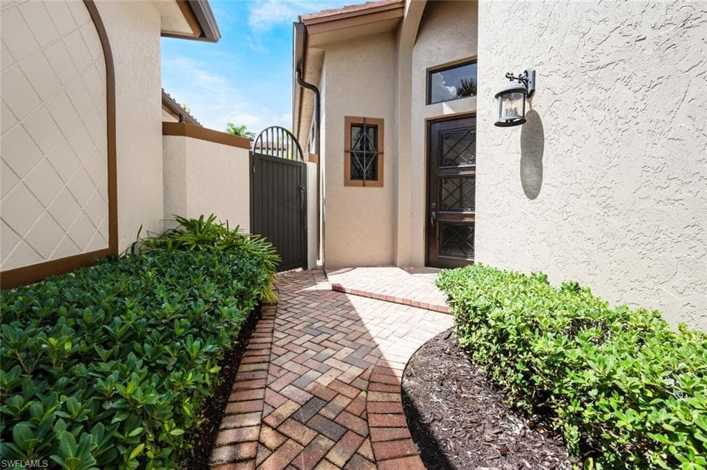 7996 Cordoba Pl, Naples, FL 34113-5