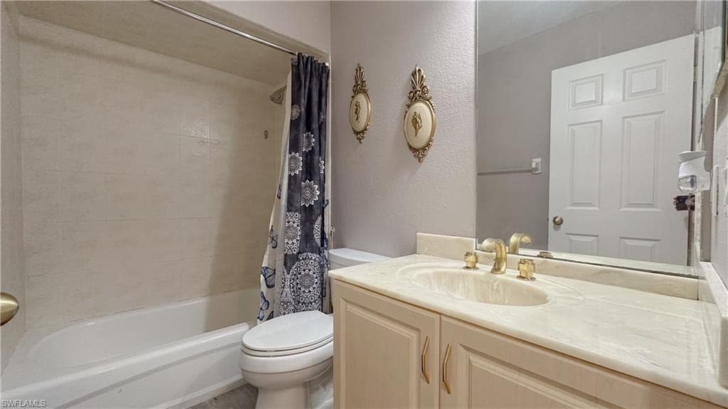 1290 21st St SW, Naples, FL 34117-33