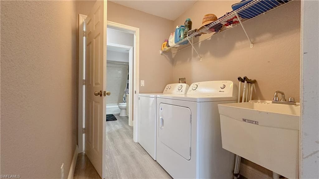 1290 21st St SW, Naples, FL 34117-36