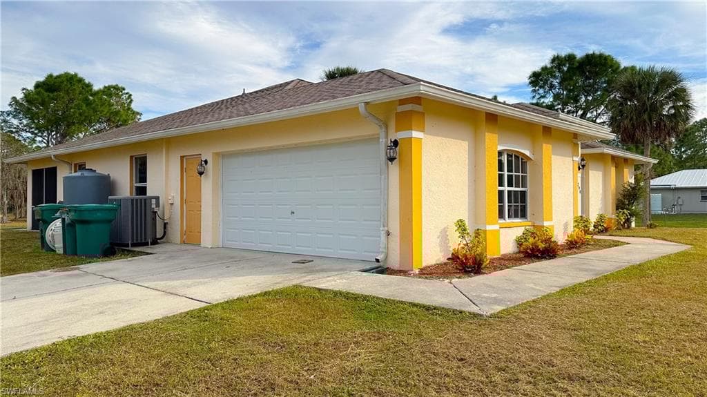 1290 21st St SW, Naples, FL 34117-8