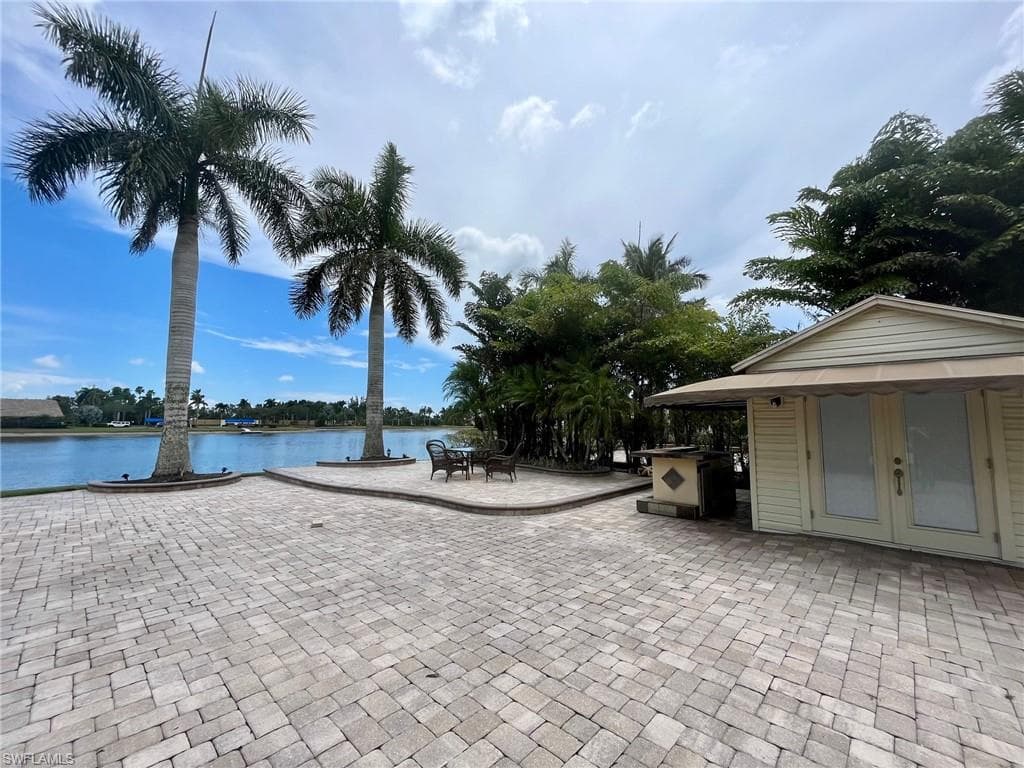 4747 Southern Breeze Dr, Naples, FL 34114-9