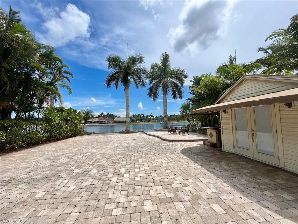 4747 Southern Breeze Dr, Naples, FL 34114-2