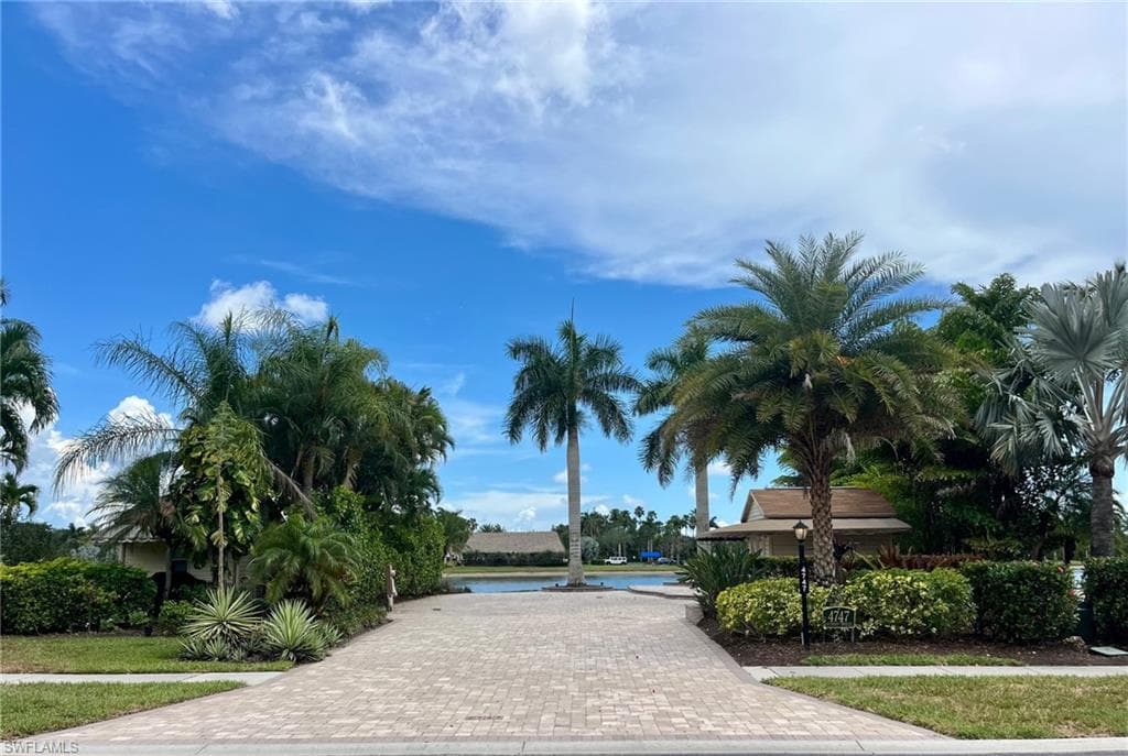 4747 Southern Breeze Dr, Naples, FL 34114-3